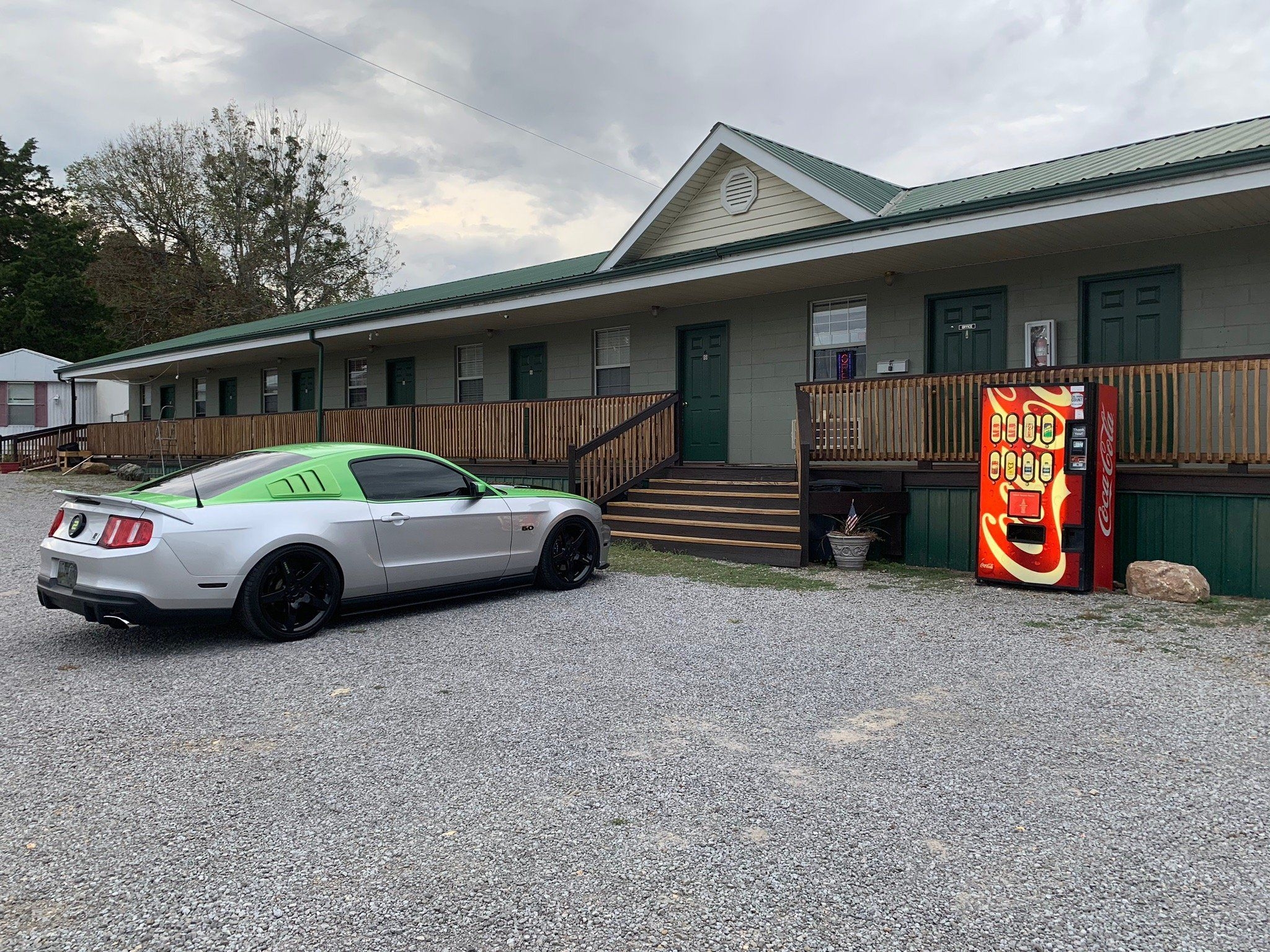 Dale Hallow Inn